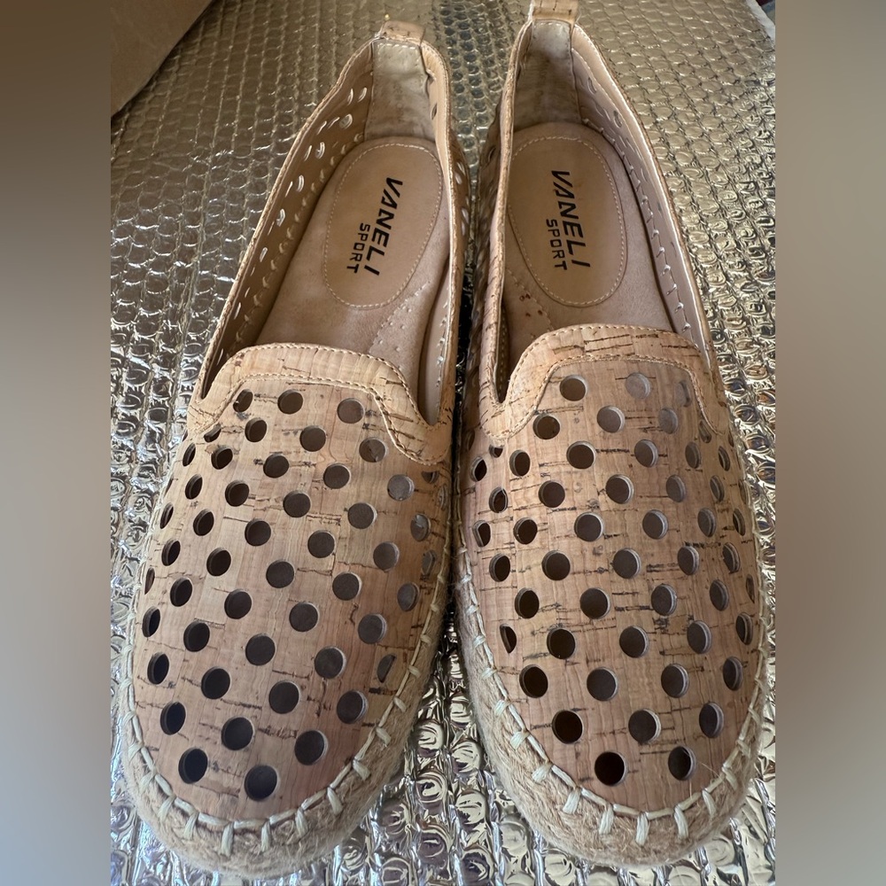 Vaneli Tan Perforated Slip-On Shoes Natural Cork Size 6M